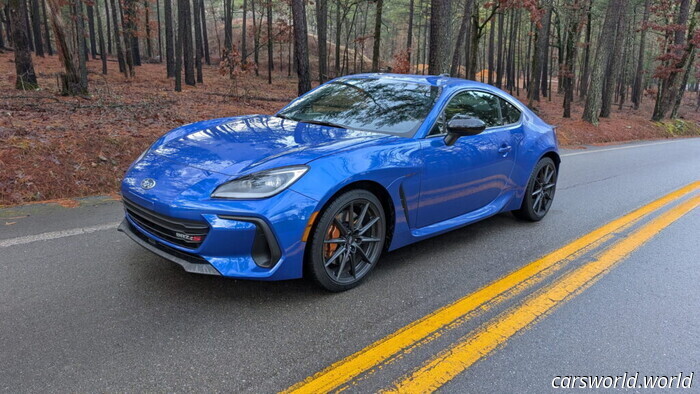 2025 Subaru BRZ tS Recensione: Uno scoppio per i giovani e i giovani a cuore / Carscoops